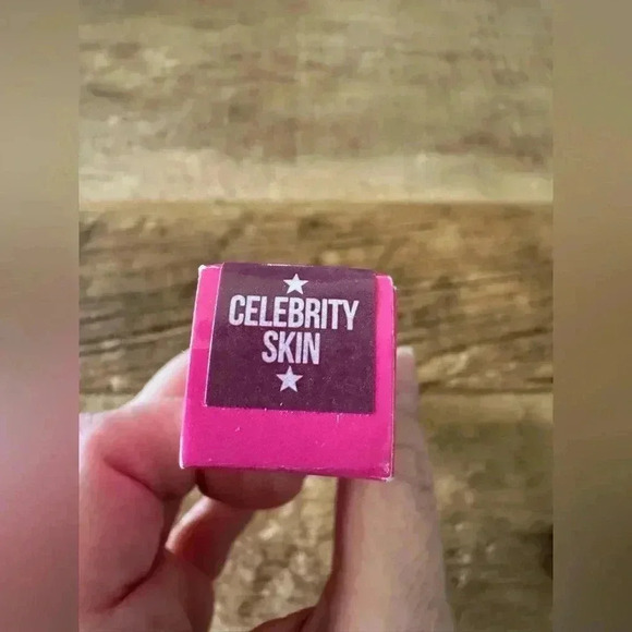 NEW IN BOX Jeffree Star Velour Lip Liner ~ Celebrity Skin~ Nude - Picture 5 of 8